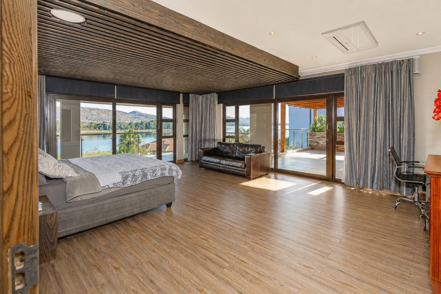6 Bedroom Property for Sale in Birdwood Estate North West